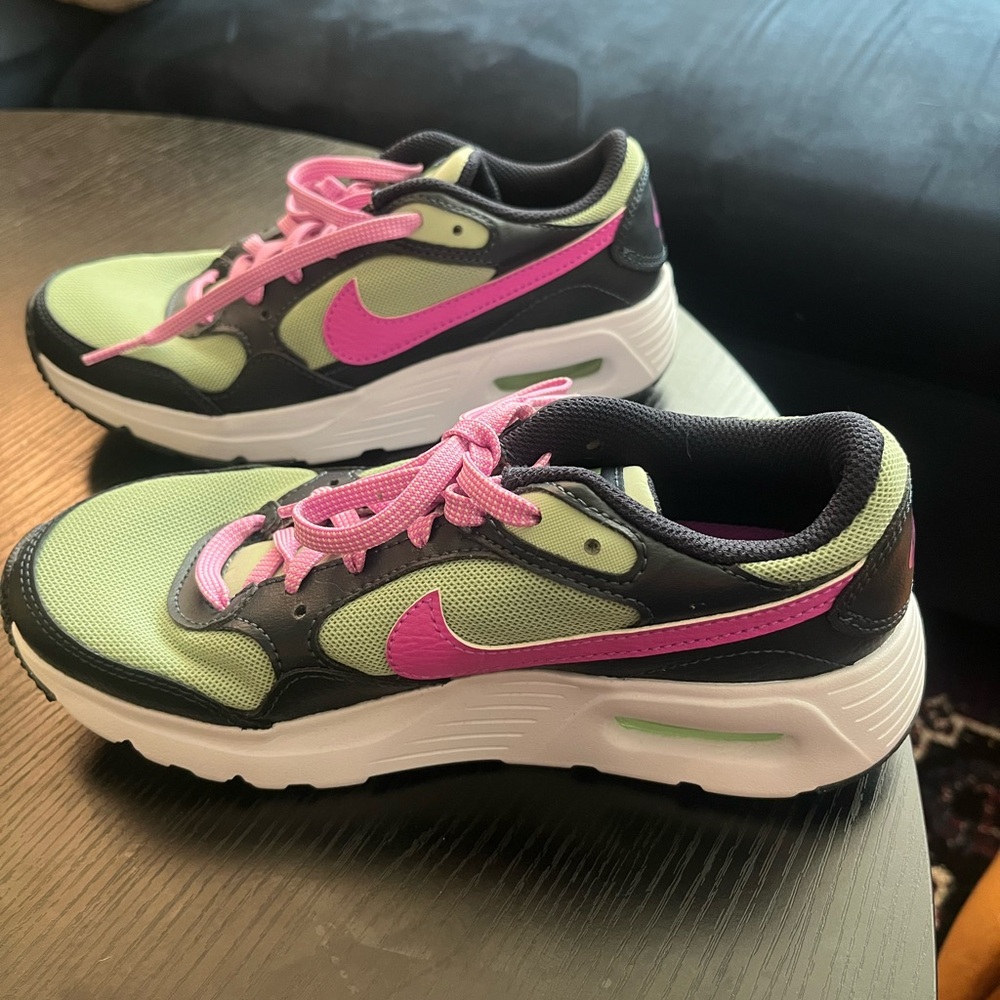 NWOB Nike Air Max SC Girls 3.5 Sneakers